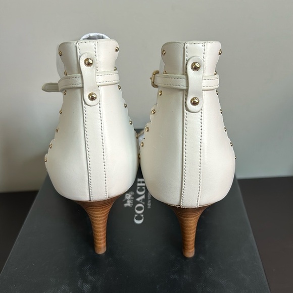 COACH Monica Soft Shine Calf Chalk Kitten Heel Scallop Leather Sz 8.5 NEW - Picture 4 of 12